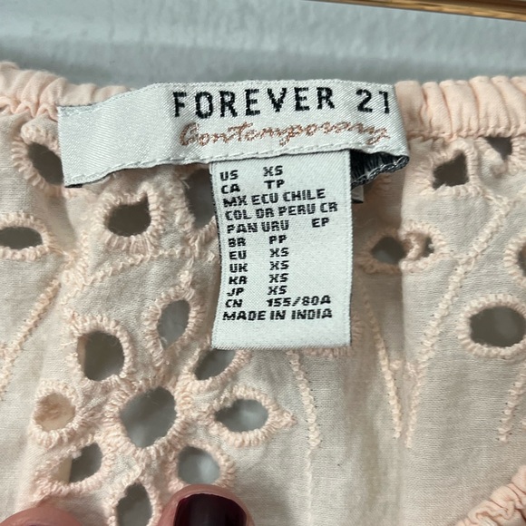 Forever 21 Contemporary Eyelet Puff Sleeve Cropped Top - Picture 4 of 4